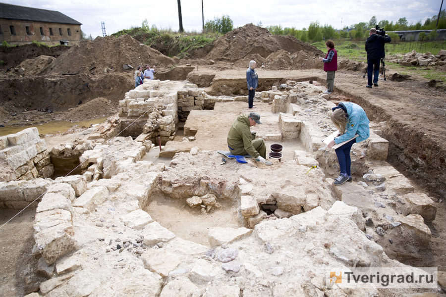 В Твери на территории бывшей воинской части археологи обнаружили древний храм