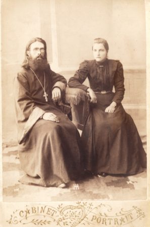 Священник Василий Никодимов со своей женой Евгенией Степановной.

16 сентября 1900 г. Фото из семейного архива внучки Тереховой Л. Н.