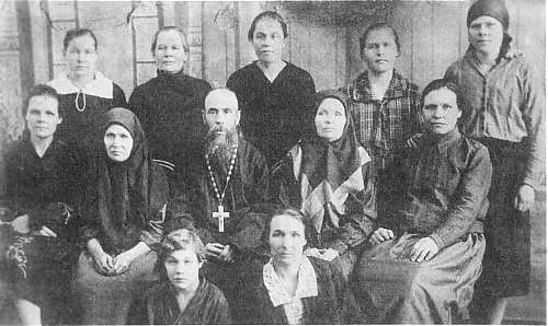 Священник Иннокентий Кикин с хором 