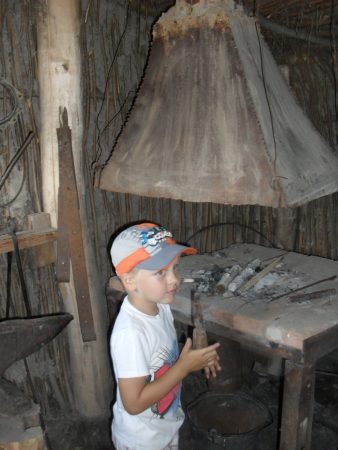 Экскурсия в Народный музей в Петропавловке. Рис 12