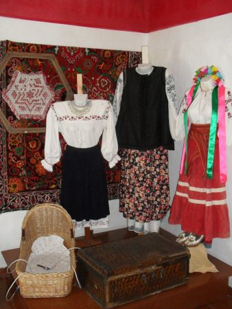 Экскурсия в Народный музей в Петропавловке. Рис 2